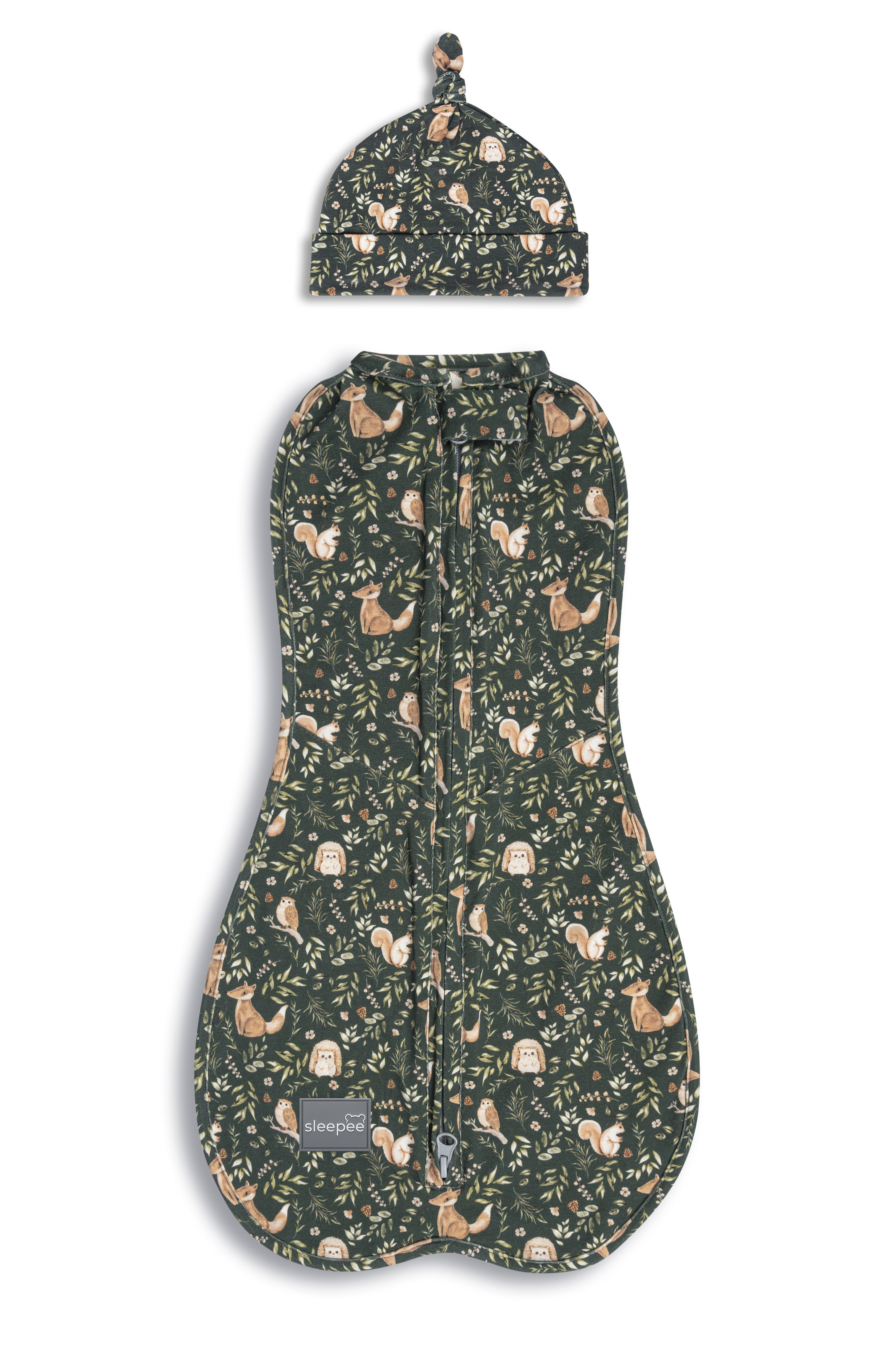 Zavinovačka Sleepee First Step Swaddle s čepičkou zdarma Green Forest