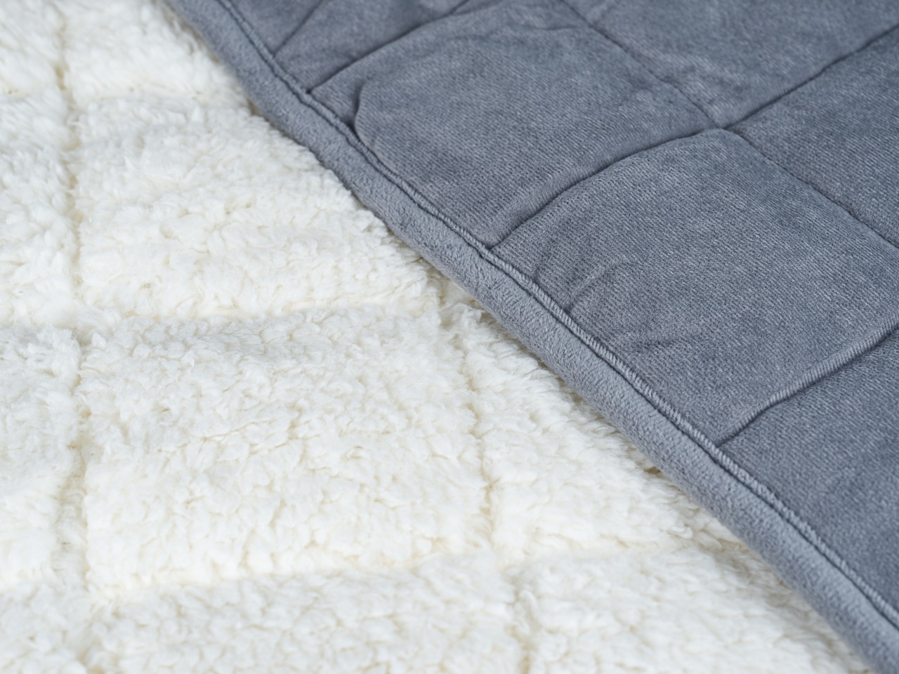 Zátěžová deka SleepLab Sherpa 10 kg – hřejivý kožíšek