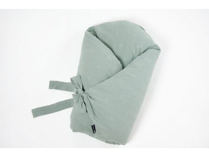 Rychlozavinovačka z mušelínu v odstínu dusty mint s výšivkou od sleepsheep.cz, dostupná s letní, zimní a celoroční výplní.