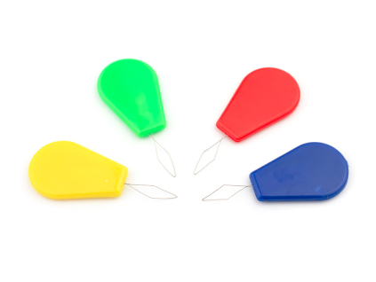 Navlékač nití plastový