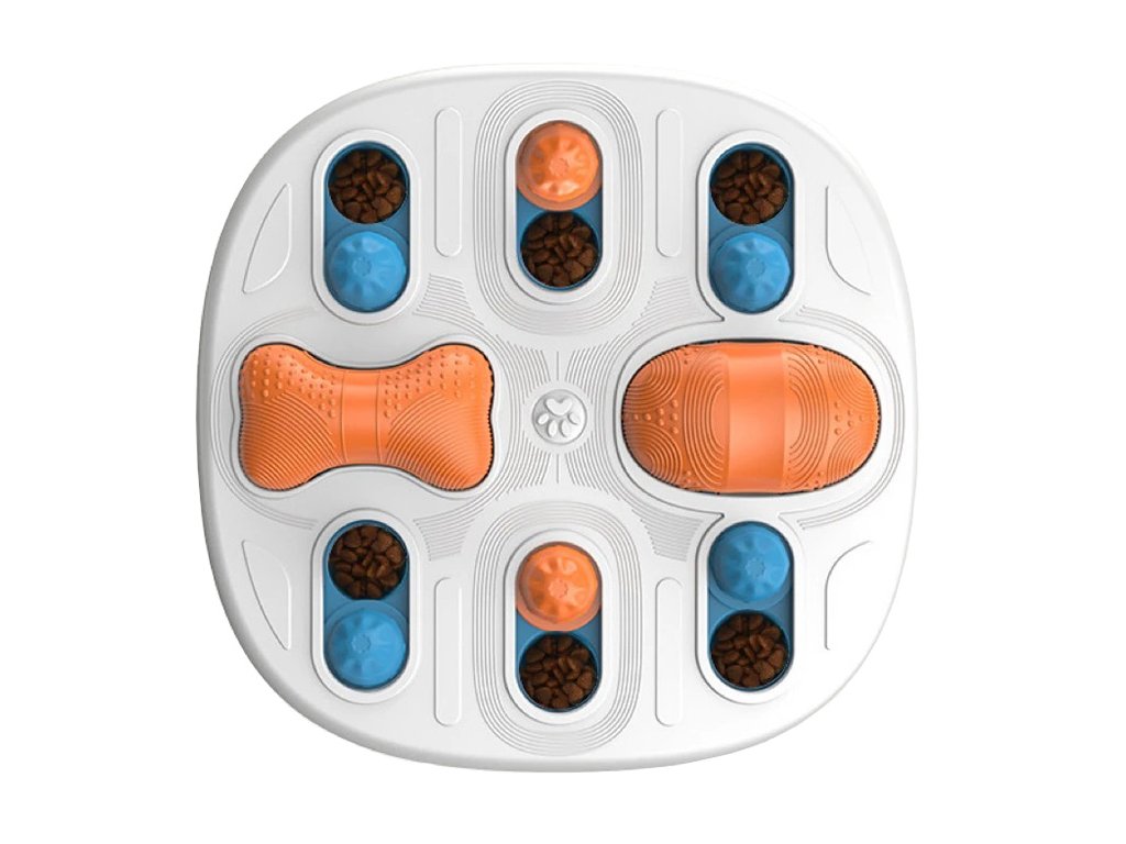 Logická hra pro psy s pamlsky a čichacím systémem