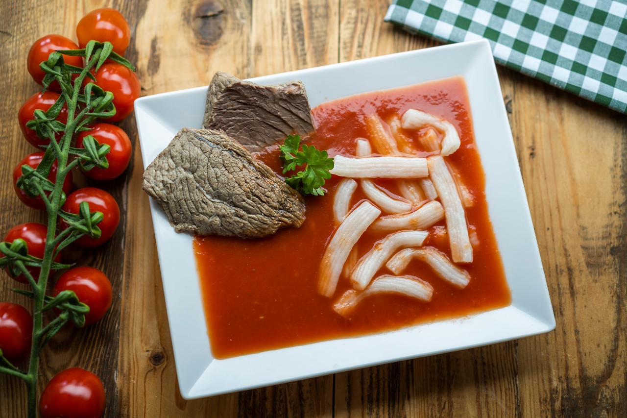 Bezlepková rajská omáčka s hovězím masem a penne