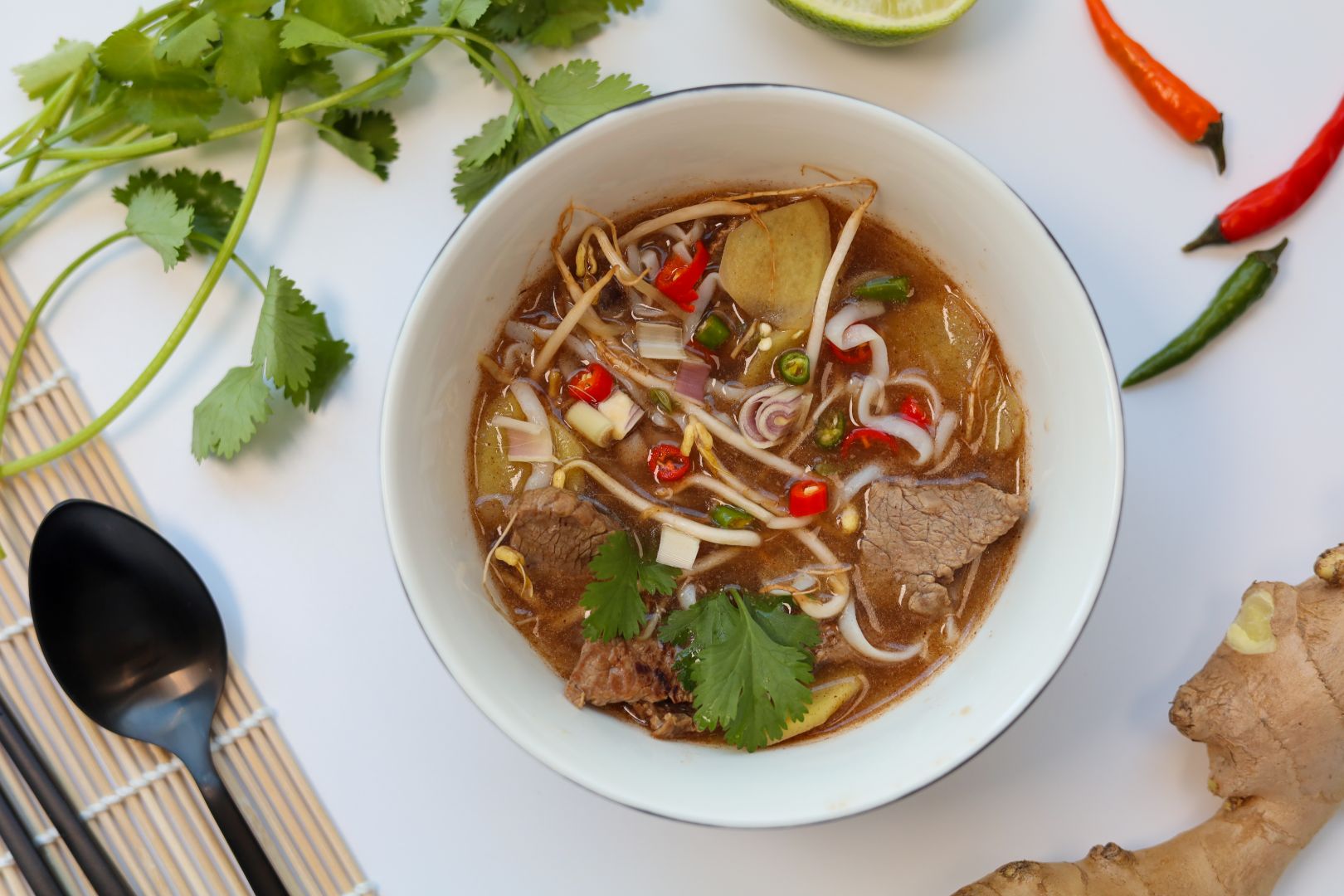 Vietnamský hovädzí vývar Pho bo
