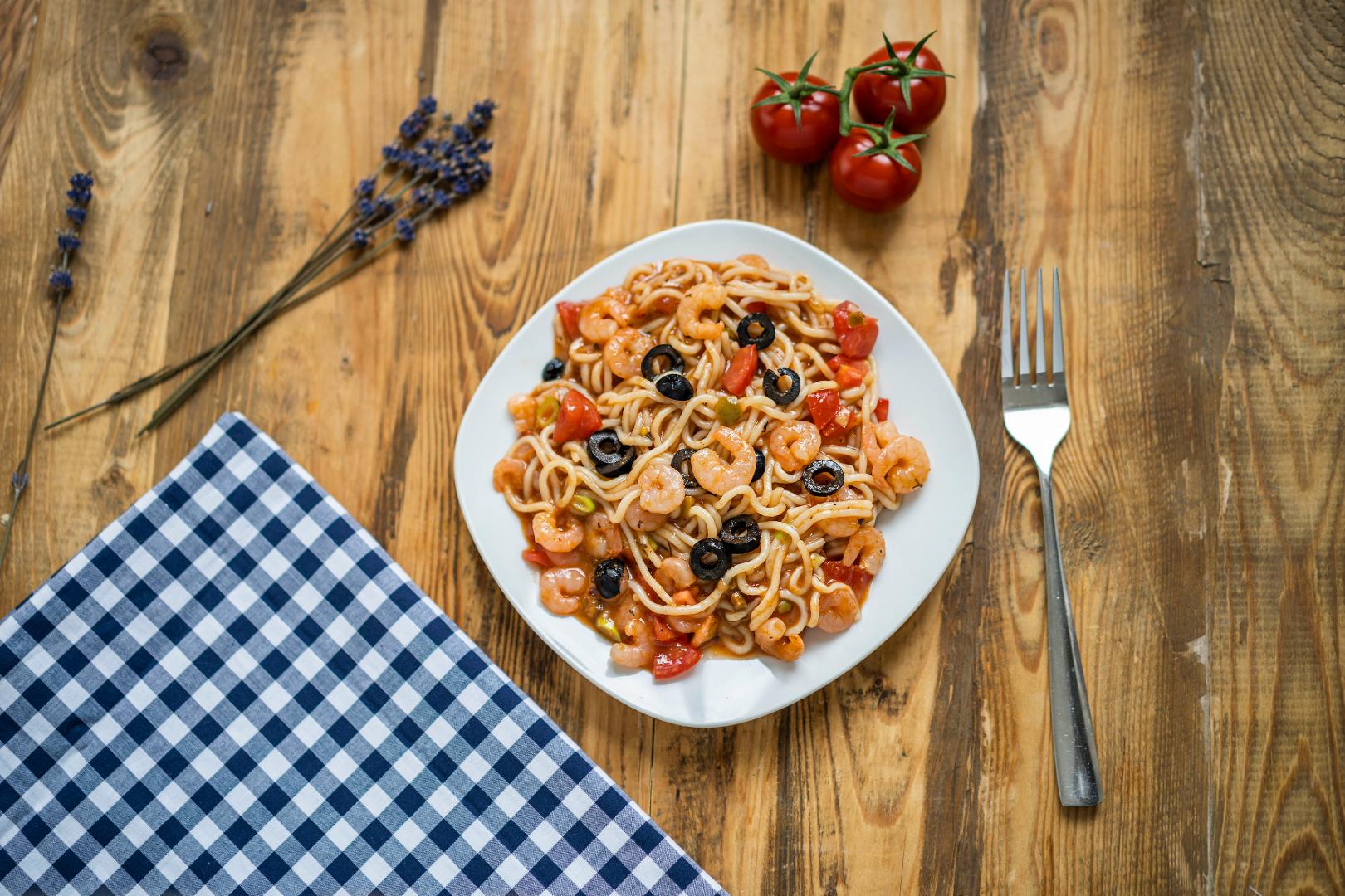 Talianska Mediterranea s krevetami a čiernymi olivami