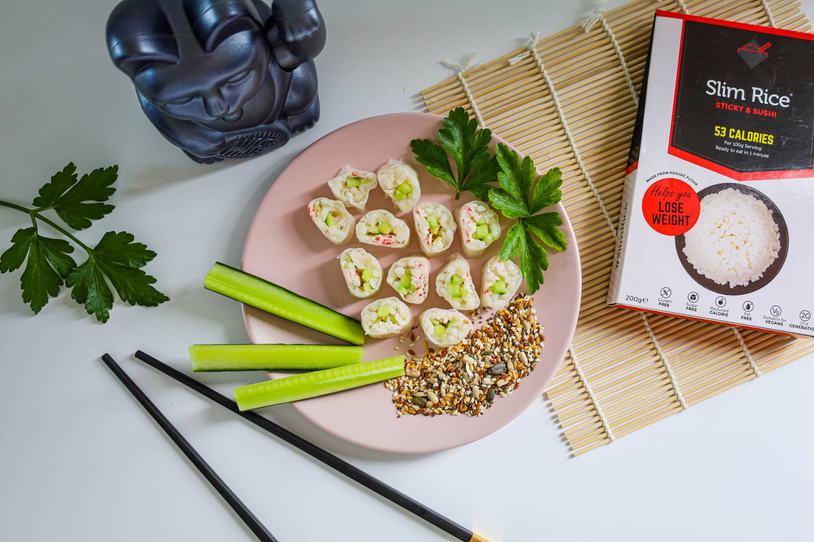 Odľahčená letná oslava: mini sushi s uhorkou a krémom z krabích tyčiniek