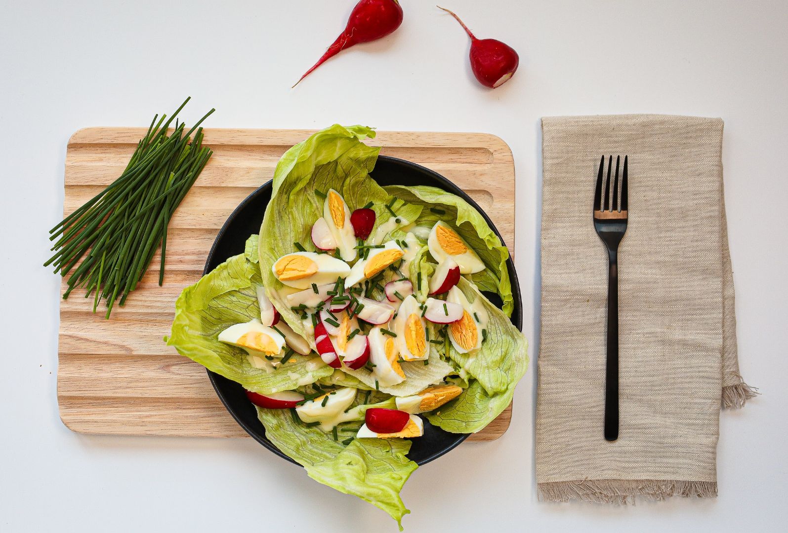 Vajíčkový šalát s reďkovkami a nízkokalorickou Vajonézou