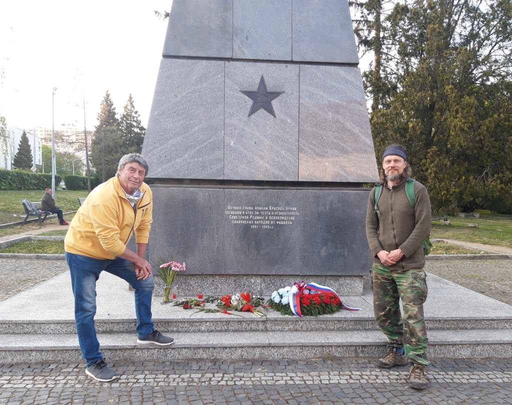 Pomníky, ruský zabiják … a čerstvá oběť na obzoru?