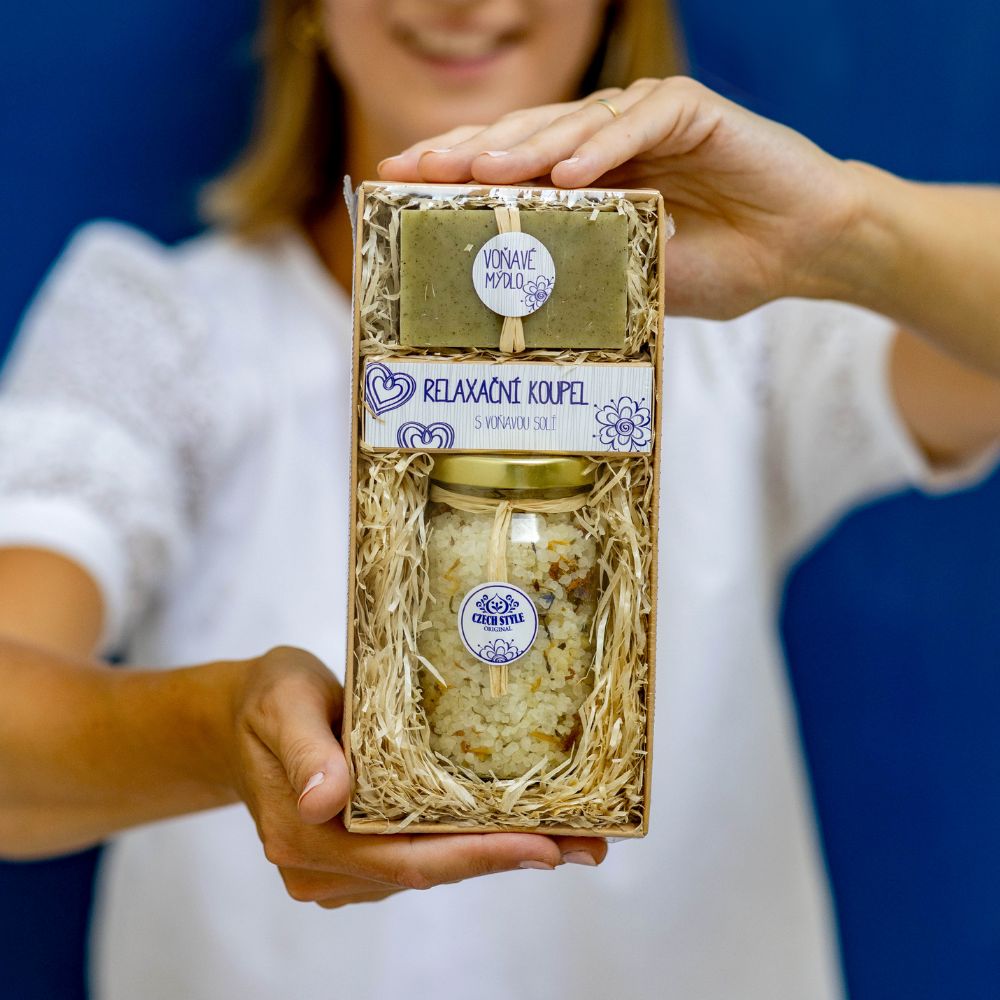 Relaxačný kúpeľ - prírodné mydlo a morská soľ ako darček na MDŽ do 10 €