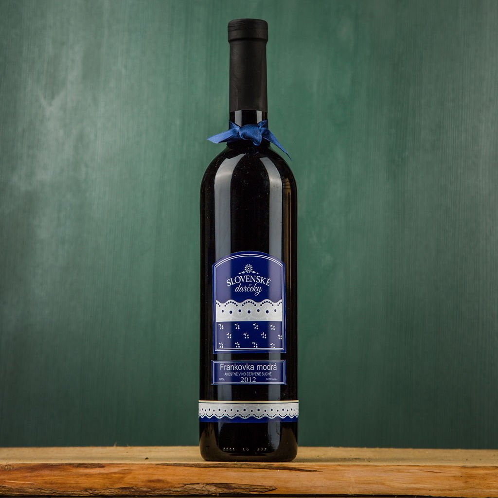 frankovka modrá, fľaša, alkohol, červené víno, folklórny vzor, ľudové vzory, srdiečko