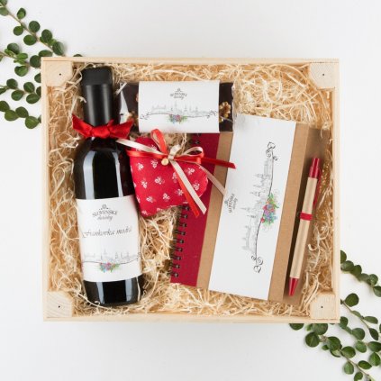 darčeková sada, červené víno, alkohol, fľaša, v bedničke, z dreva, srdiečko, handmade, zápisník, čokoláda, belgická, suvenír, pre muža, pre ženu, hlavné mesto