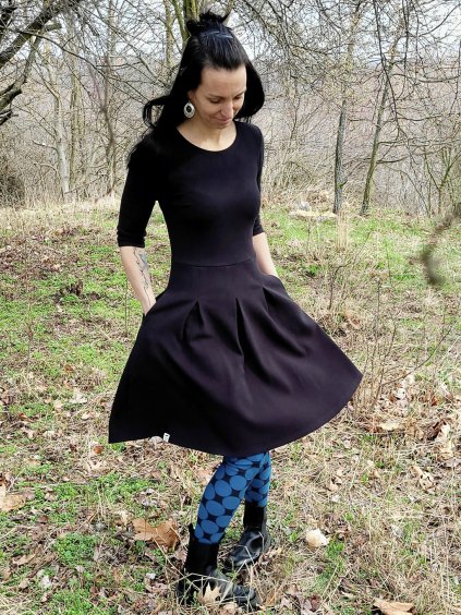 www slowfox cz saty charismy sklady zebrovane cerne 1