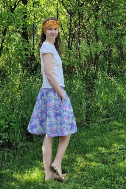krátká dámská sukně