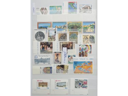 sestava poštovních známek 22 ks + 1x 2páska + 3x roh. zn. Itálie 1990 ** čisté