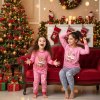 Dívčí vánoční pyžamo, které vnese do večerů kouzelnou atmosféru