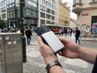 Znáš to – bloumáš městem, fotíš, natáčíš, odepisuješ a najednou... 🪫 15 % baterie. A zrovna když se to nejmíň hodí. S naší...
