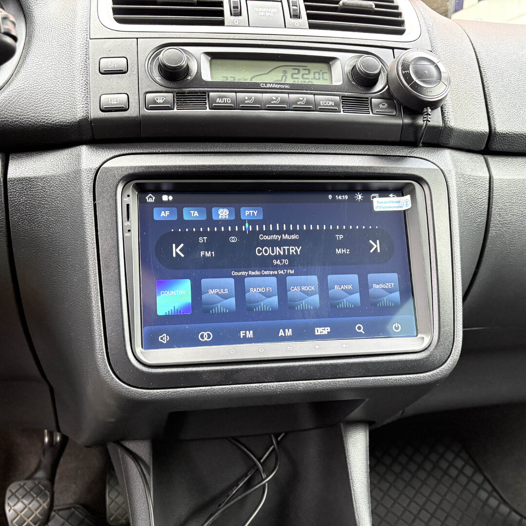 Škoda Roomster instalace autorádia a střešní rampy