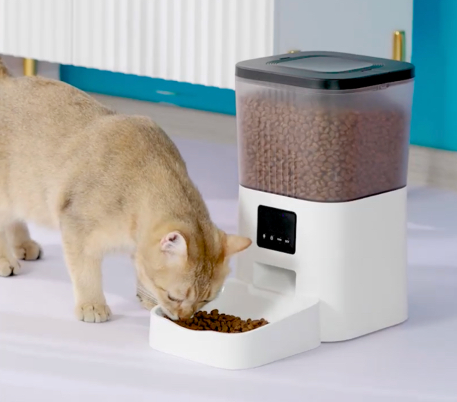 Představení chytrého dávkovače krmiva Smoot Pet Feeder pro psy a kočky