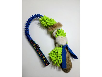 Zapletený mop s králíkem