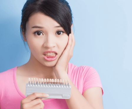 Čistíte si zuby každý den, a přesto jsou žluté? Tady jsou důvody!