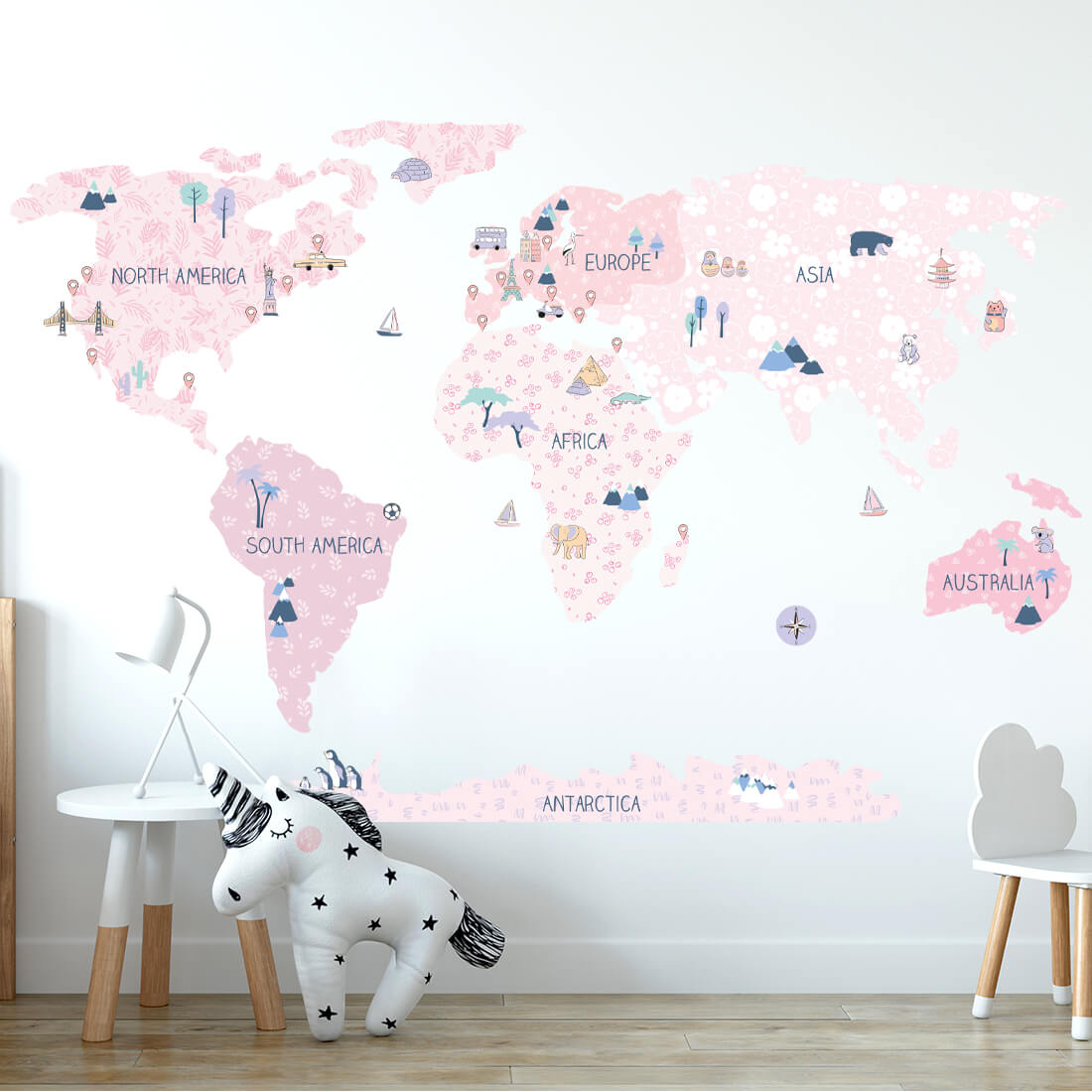 Levně Pastelowe Love Pastelowe Love® samolepka na zeď mapa světa jarní ve slovenštině
