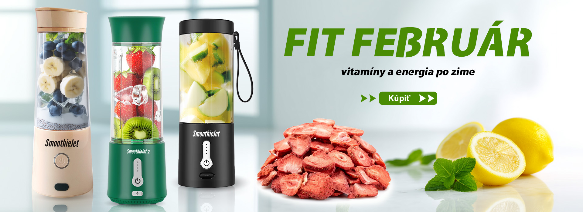 Tri prenosné USB mixéry SmoothieJet v béžovej, zelenej a čiernej farbe s nakrájaným ovocím a citrónom.