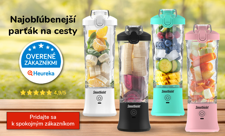 Štyri prenosné mixéry SmoothieJet v rôznych farbách (biela, čierna, tyrkysová, ružová) naplnené čerstvým ovocím a zeleninou v exteriéri.