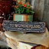 Kovová cedule  Wonderland.  40 x 10 cm