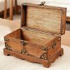 Dřevěná a bohatě zdobená krabička na dárky
