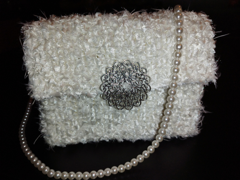 Satin elegance with a pearl chain | Tutorial