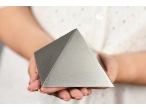 titanova pyramida 10x10