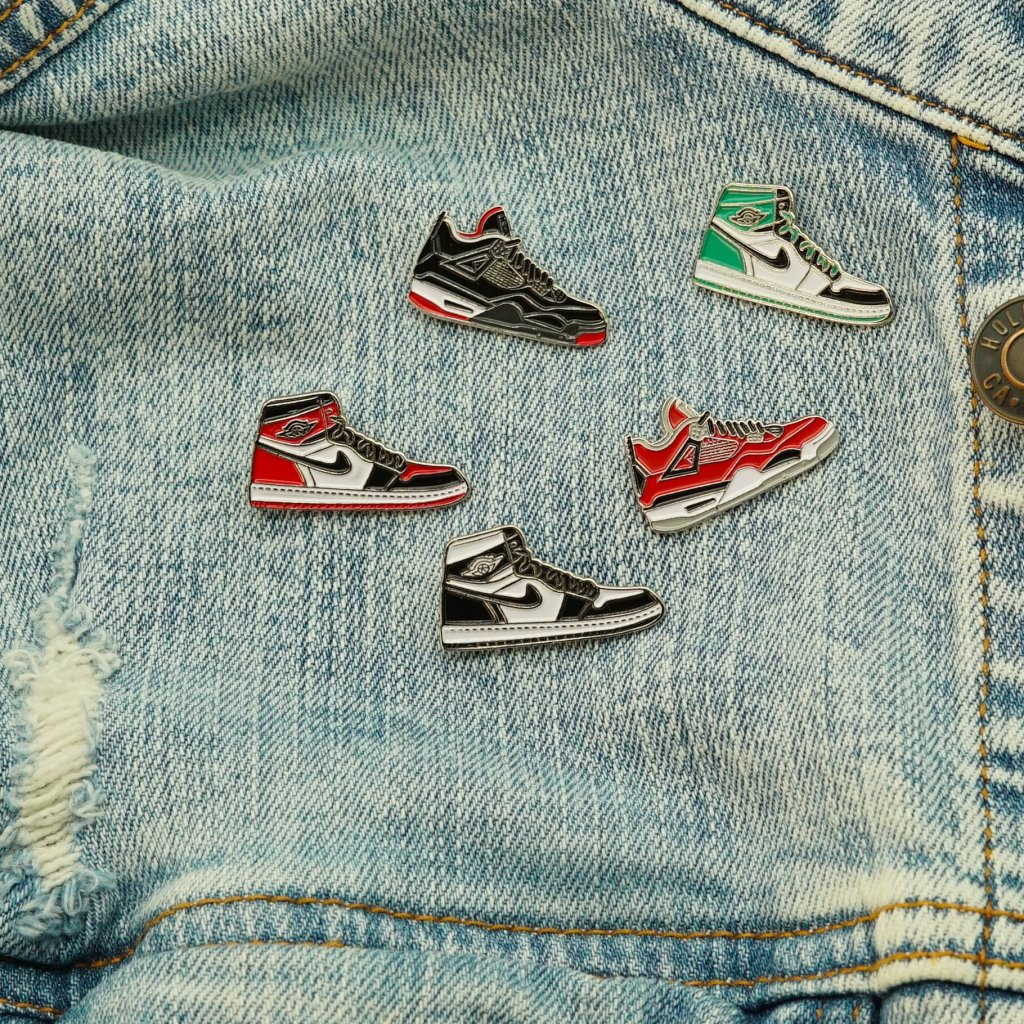 Sneaker pin AJ 6 Infrared Sneaker Gear