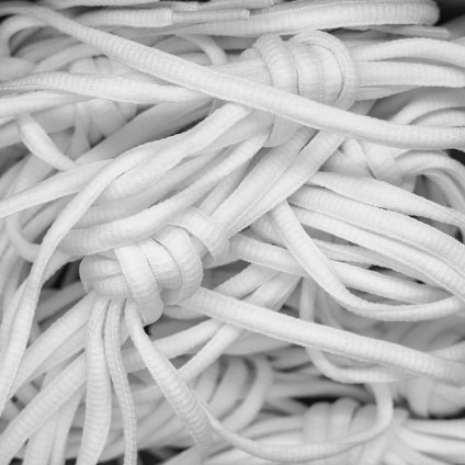 White oval shoelaces — classic replacement laces for Nike Pegasus/Air Max, ASICS GEL-Nimbus/GT-2160 and New Balance 990; secure 6–8 eyelet fit.