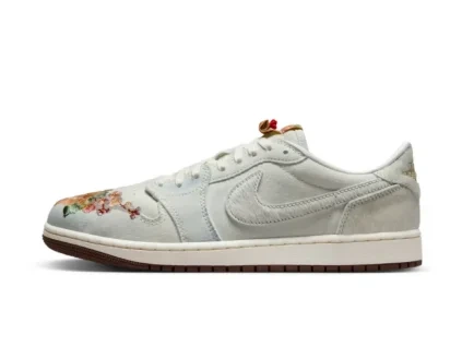 Jordan 1 Retro Low OG Football Grey Sail Light Chocolate 1