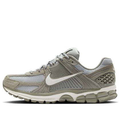 Nike ZOOM VOMERO 5 / Dark Stucco - HF1553-002 (Velikost Eur 39|US 6,5|24,5cm)