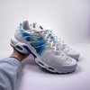 Nike AIR MAX PLUS / Spray Paint Swoosh White Blue - DX8962-100 (Velikost Eur 47,5|US 13|31cm|Obuv je B-grade (na obuvi jsou drobné kosmetické vady))