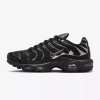 Nike AIR MAX PLUS SE / Black Chrome - HJ9743-001 (Velikost Eur 42|US 10|27cm|Obuv je B-grade (na obuvi jsou drobné kosmetické vady))