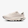 Nike MOTIVA GTX / Guava Ice Pale Ivory Sail - HM0355-800 (Velikost Eur 42,5|US 10,5|27,5cm)