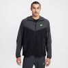Nike TECH WOVEN WINDBREAKER - HM7151-013 (Velikost S)
