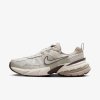 Nike V2K RUN / Light Orewood Brown - FD0736-103 (Velikost Eur 44,5|US 12|29cm)