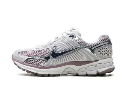 zoom vomero 5 wmns platinum violet 152647 01
