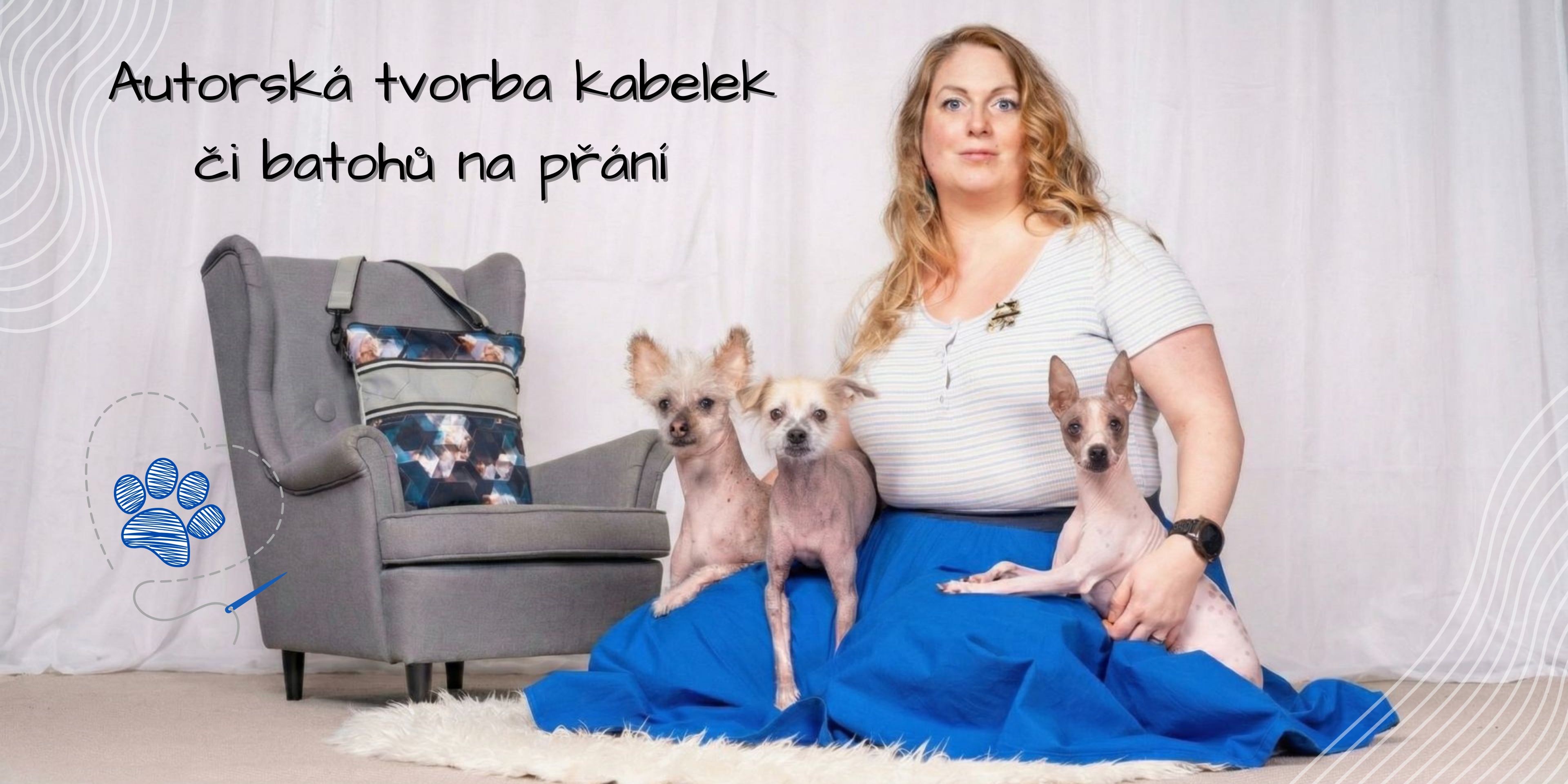 Zakladatelka značky SNiky design, Veronika Šedivá, sedí v modré sukni na zemi se svými třemi naháči – křížencem čínského chocholatého psa Leem, peruánským naháčem Matym a americkým bezsrstým teriérem Elí. V pozadí na šedém křesle visí stylový ručně šitá t