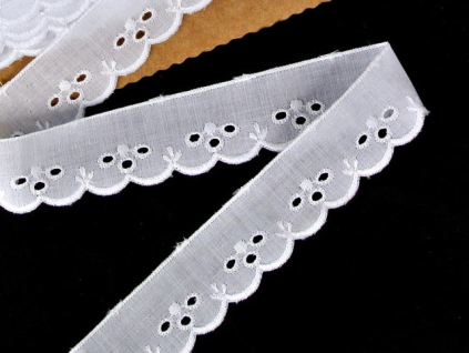 Vyšívaná krajka bavlněná bílá TK0044-25mm - TK0044