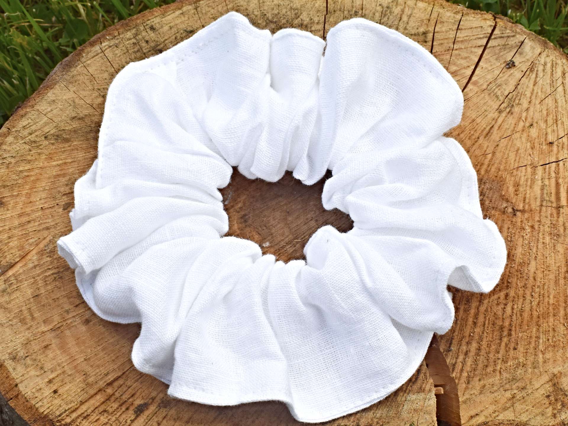 Lněná gumička Scrunchie bílá 5 cm