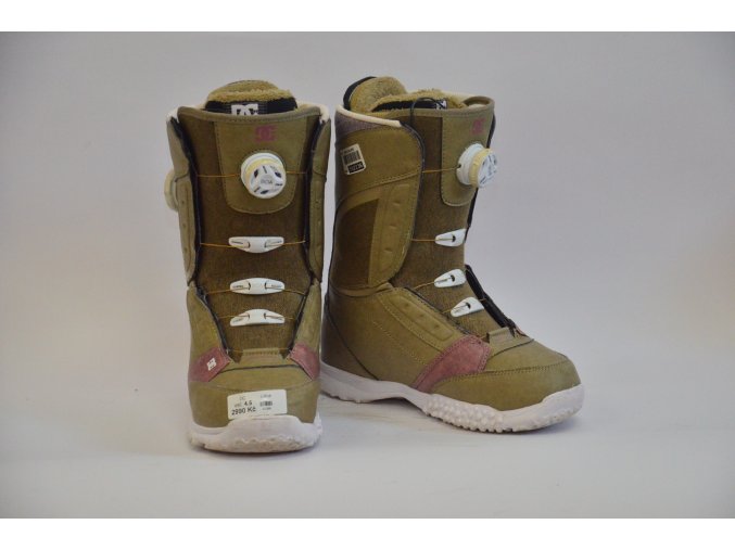 21607 boty na snowboard dc lotus vel 6