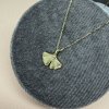 Privesek ginkgo biloba zlute zlato c