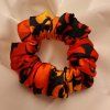 Mini saténová scrunchie - Fire dragon