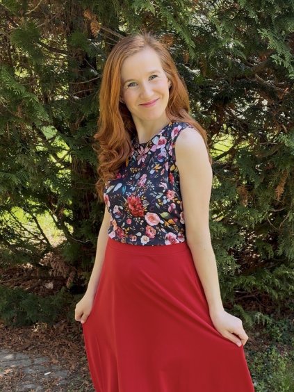 Crop top Mira - akvarelové květy na tmavé | biobavlna