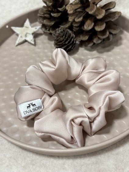 53 1 pudrovka satenova scrunchie