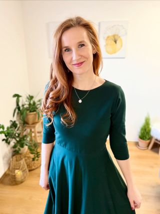 💚 Lahvově zelená je naše oblíbená stálice mezi BIObavlněnými teplákovinami.🥰 Co na ni říkáte, v kombinaci s novými...