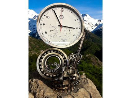 Sochy od Jakuba Čavoje. ART CLOCK